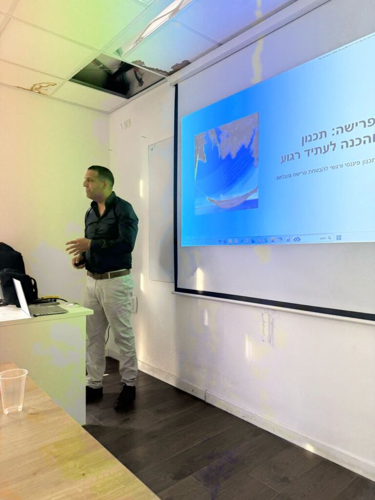 אלעד רפאלי בזמן הרצאה